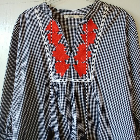 Studio West Black & White Gingham Top w/Red Roses - Picture 3 of 11